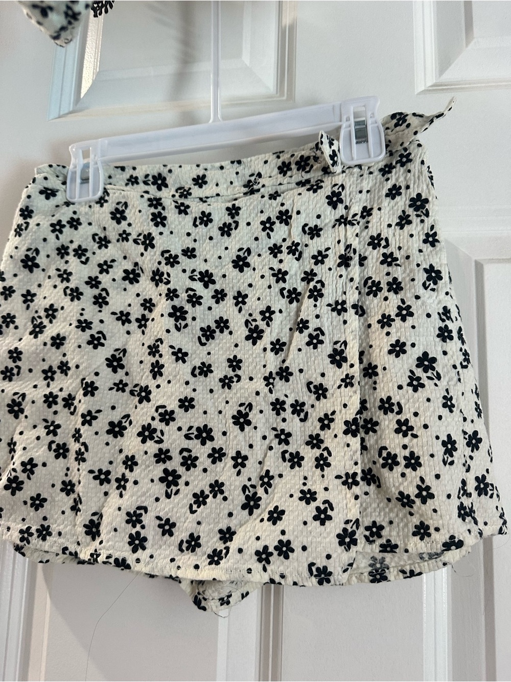 Ivory Floral Ruffle Tank Top - Picture 2 of 4